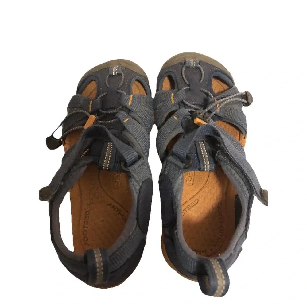 Keen Clearwater CNX Sandals Blue SZ 12/13 Hiking Water Shoes (5 Year Old)